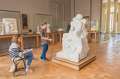 pauloalberto82/Shutterstock : Studying sculptures at the Musée Rodin